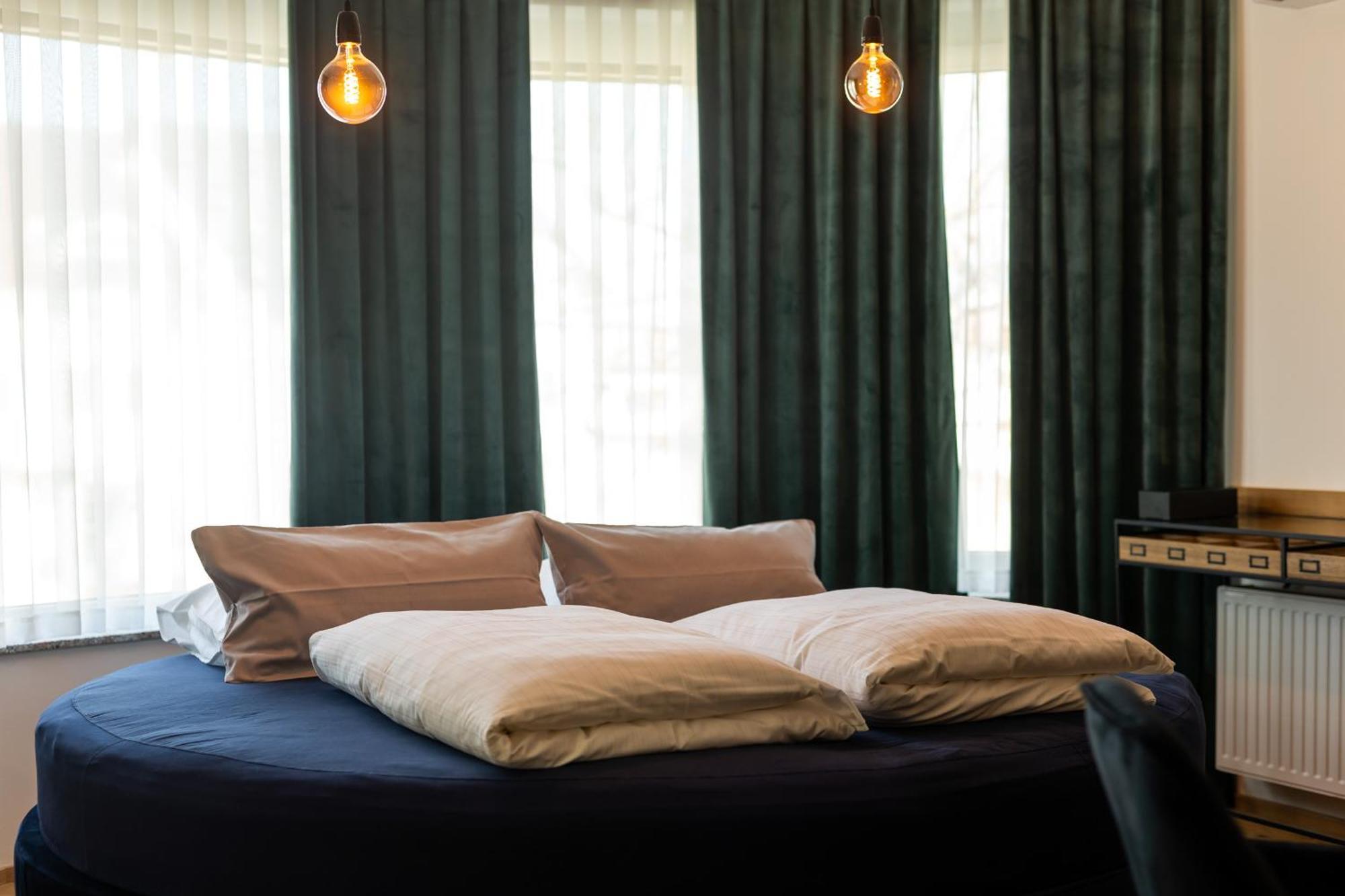 Kavenija Apartmaji - Free Parking Maribor Buitenkant foto