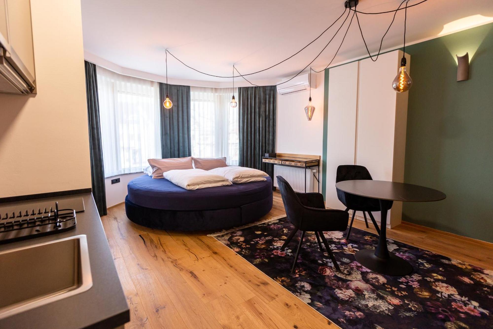 Kavenija Apartmaji - Free Parking Maribor Buitenkant foto