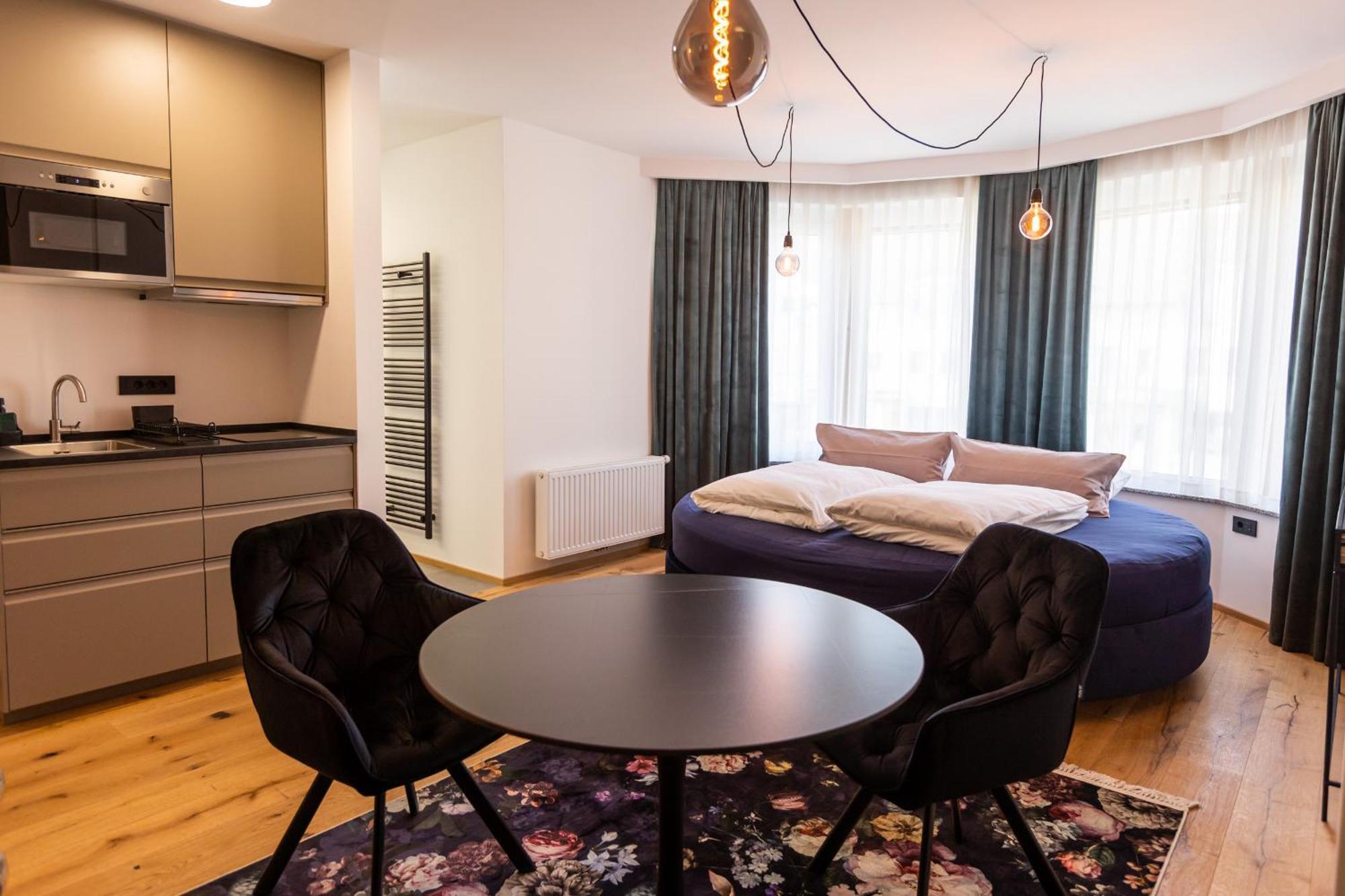 Kavenija Apartmaji - Free Parking Maribor Buitenkant foto