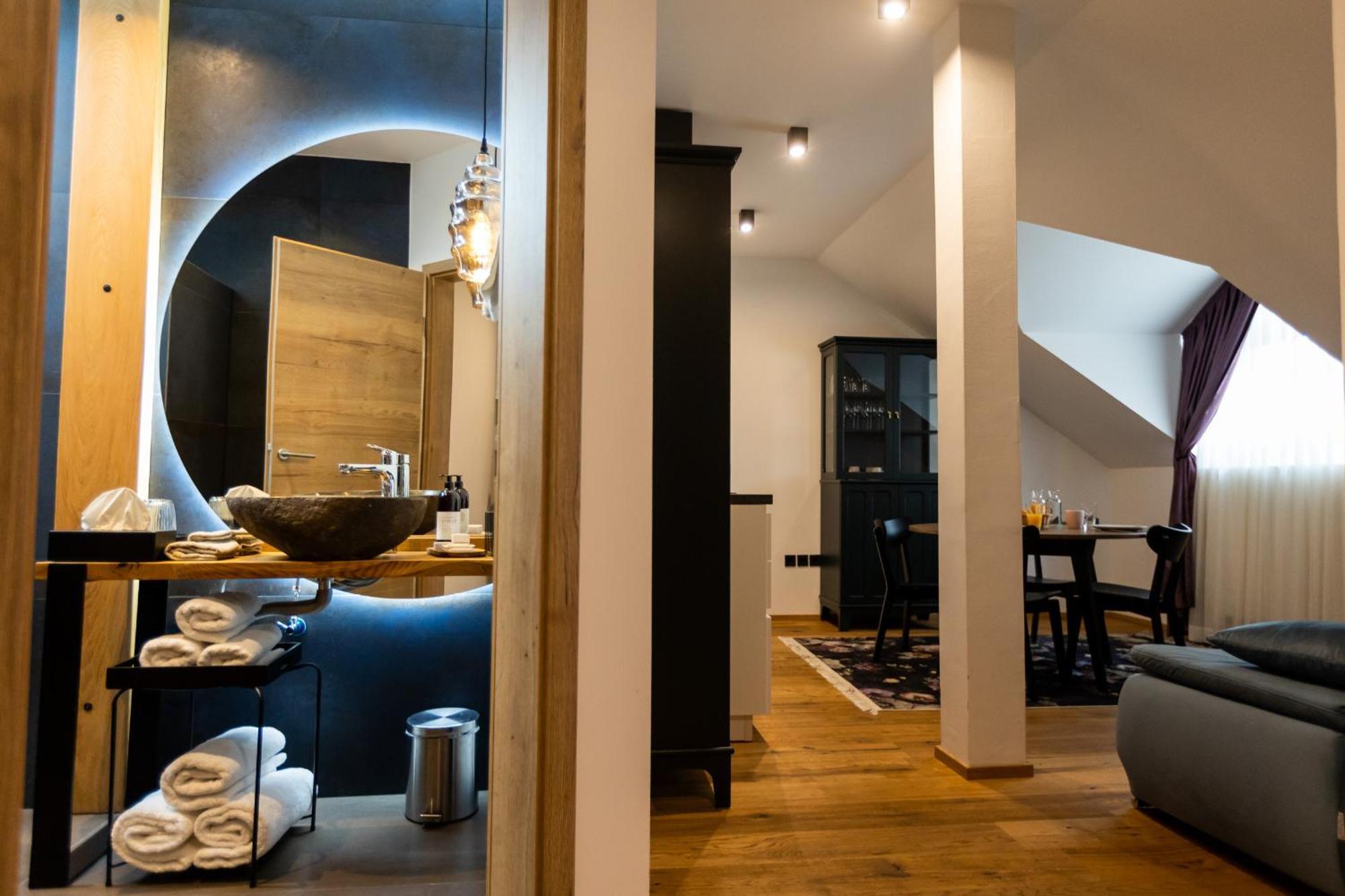 Kavenija Apartmaji - Free Parking Maribor Buitenkant foto