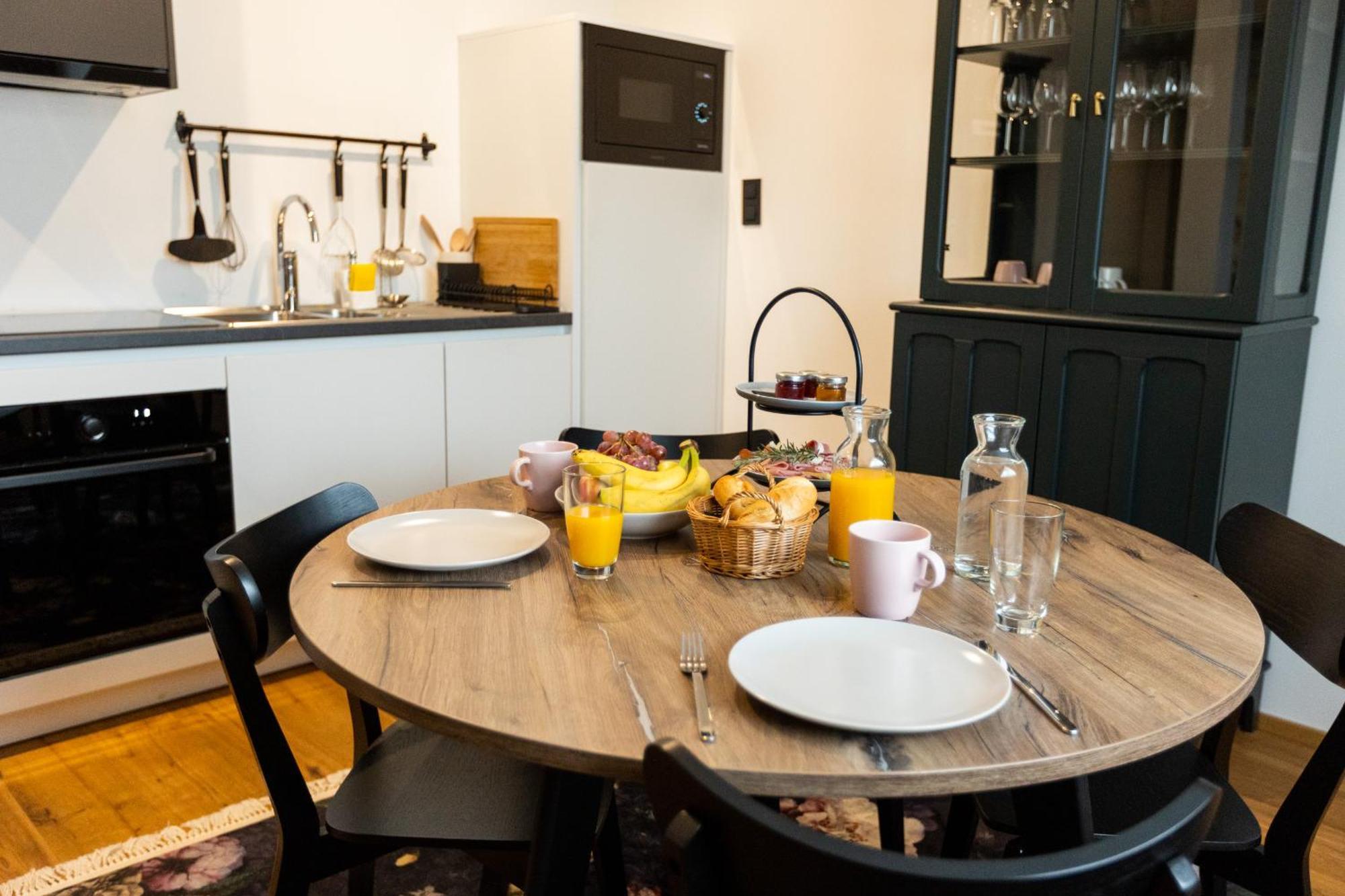 Kavenija Apartmaji - Free Parking Maribor Buitenkant foto