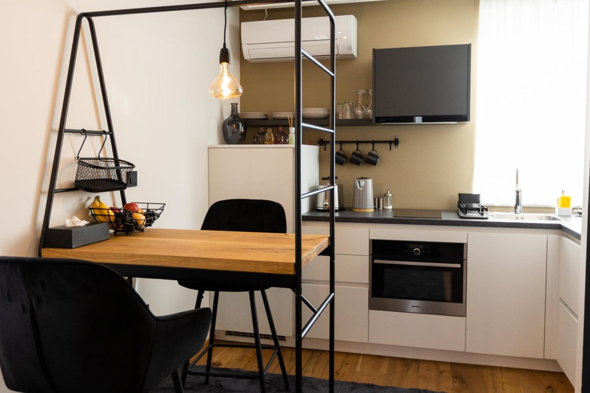Kavenija Apartmaji - Free Parking Maribor Buitenkant foto
