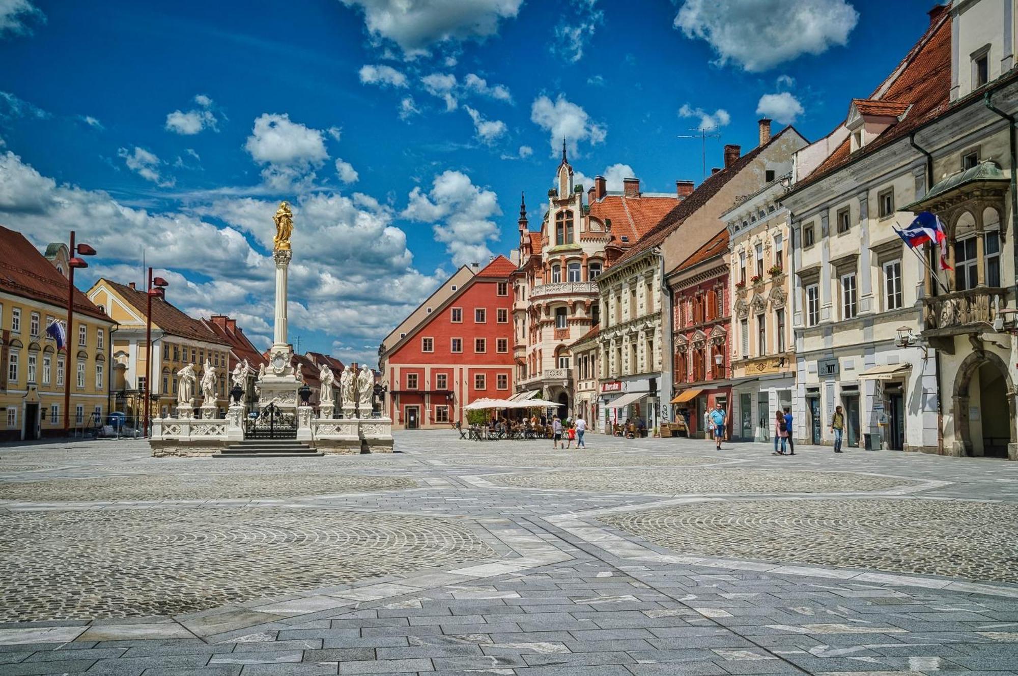 Kavenija Apartmaji - Free Parking Maribor Buitenkant foto